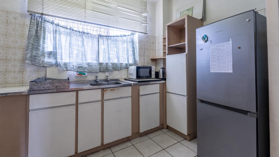 2 Bedroom Property for Sale in Goodwood Central Western Cape